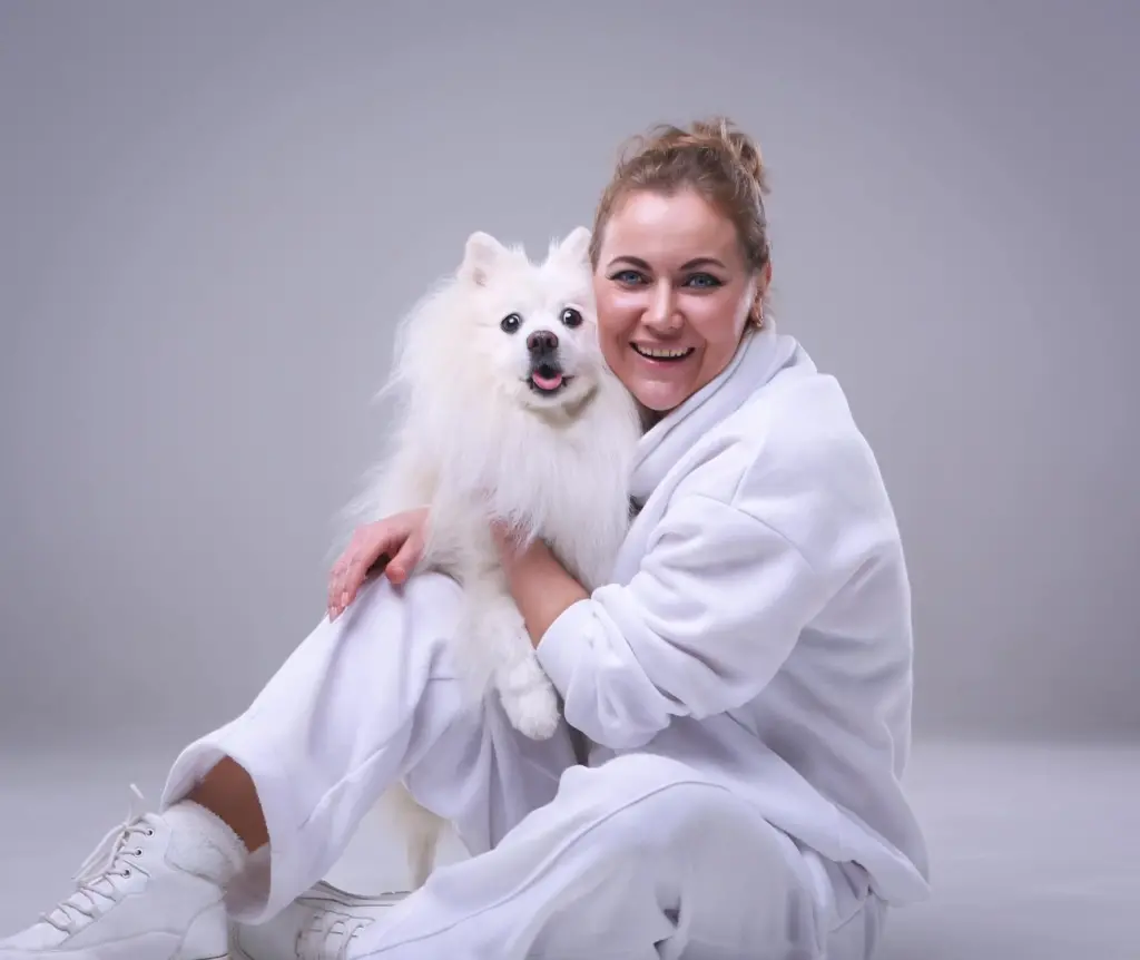 a person with a dog