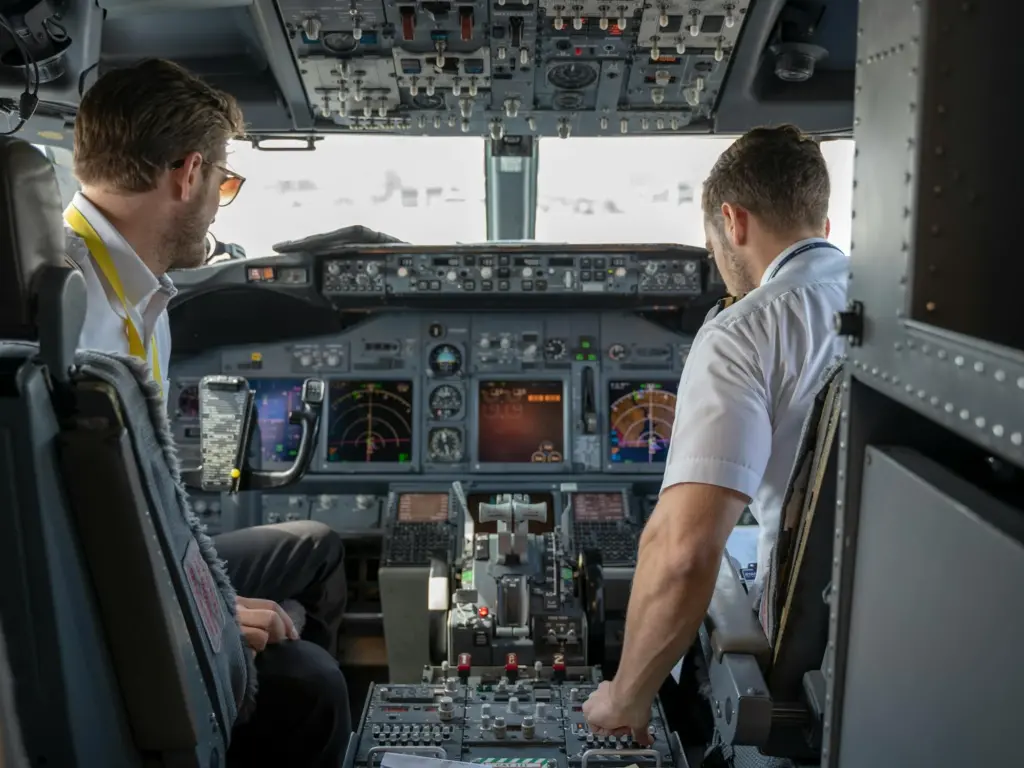 pilots can monitor cargo hold temperature on modern aircraft